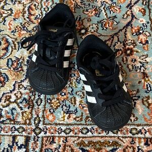 Black Adidas Superstar Toddler shoes with Ortholite insoles size 5k